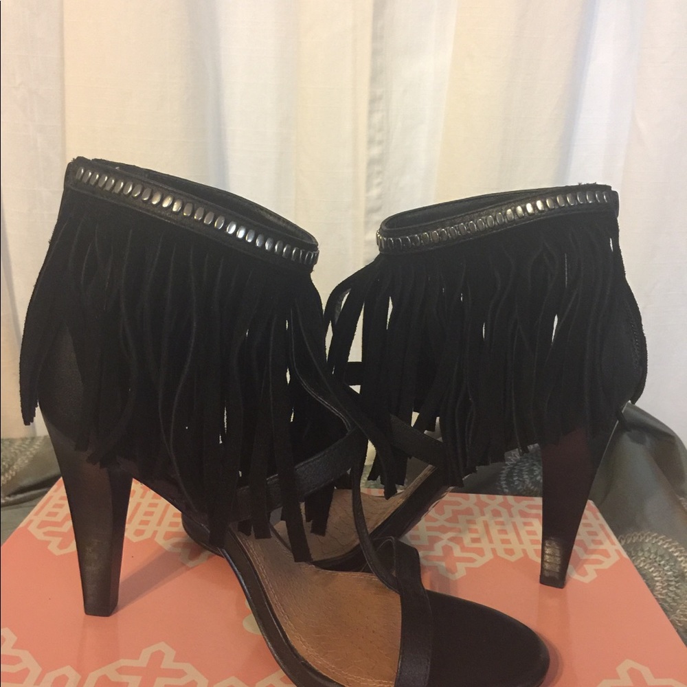 Gianni Bini Wyld-Thing Suede Fringe Sandal size 8