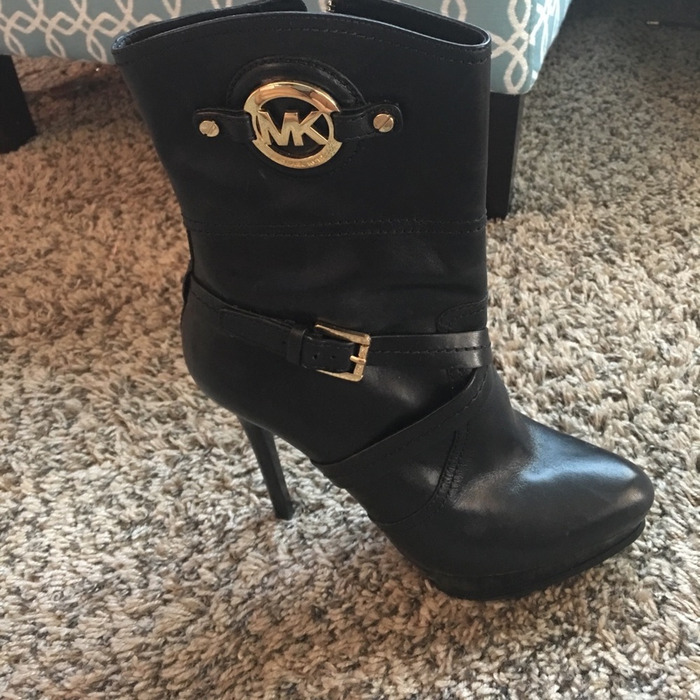 SOLD SOLD!!!!!!Can you say MICHAEL KORS!!!