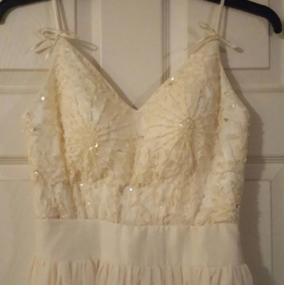 Formal wedding gown - Picture 2 of 4