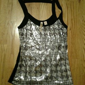 Eyeshadow sleeveless  summer top