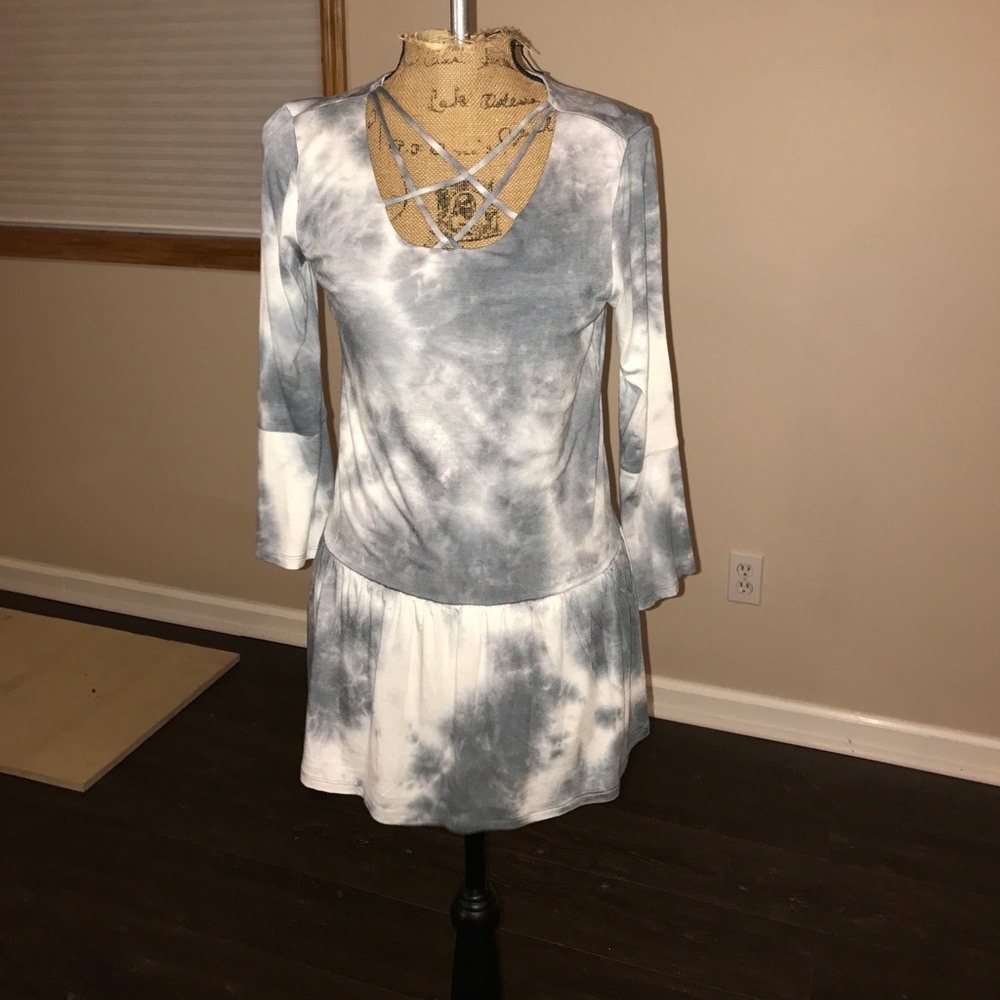 Gray and white long sleeve peplum shirt