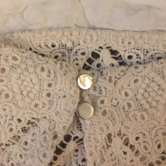 Cream Crochet Crop Top - Picture 4 of 6