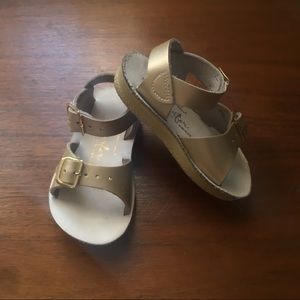 Salt water see wees gold metallic size 5