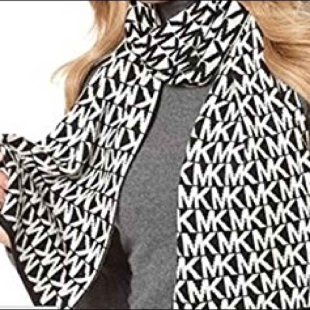 MICHAEL KORS SIGNATURE SCARF B&W