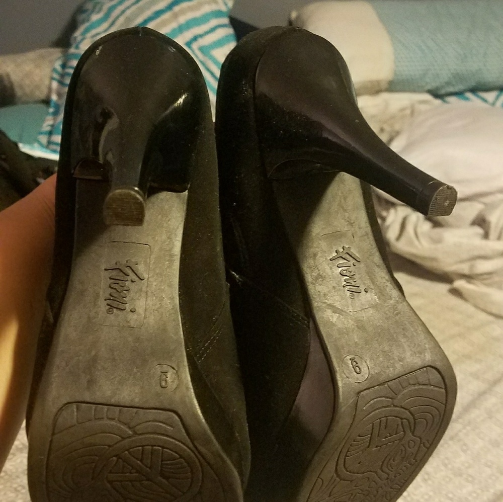 Cute ankle booties - Picture 2 of 3