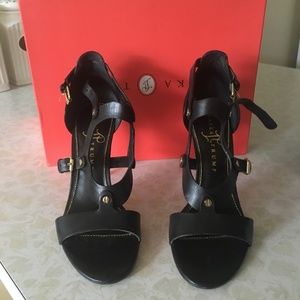 Ivanka Trump black heels