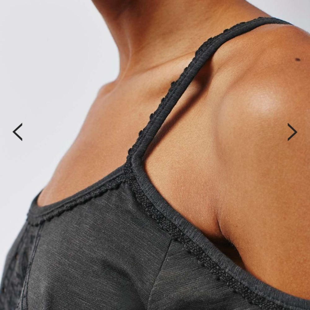 💨 Cold shoulder embroidered scalloped cami tank🆕 - Picture 3 of 5