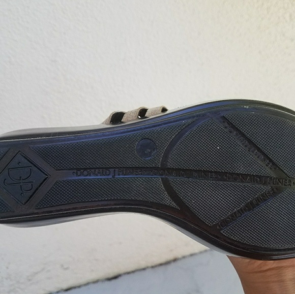 Donald J Pliners Sandals - Picture 3 of 4