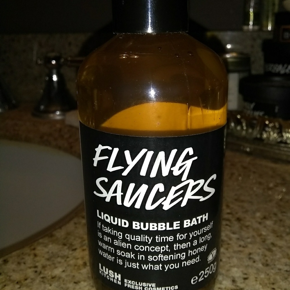 Lush flying saucers bubble bath