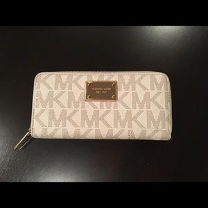 Michael Kors Jet Set Continental Wallet