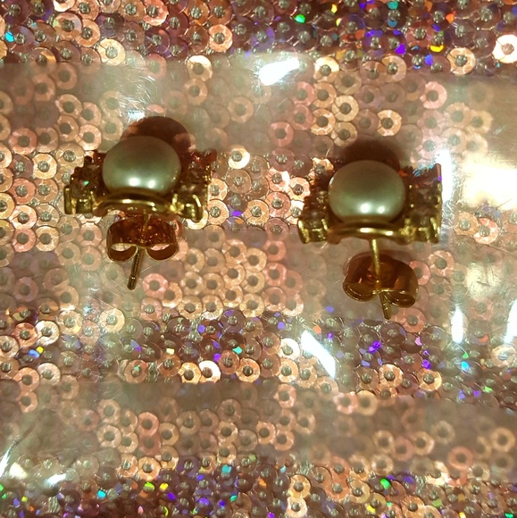 Earrings. - Picture 3 of 3