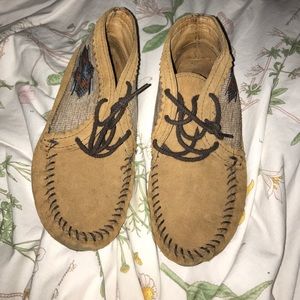 Minnetonka moccasin boots