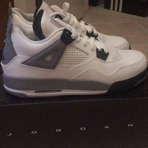 Air Jordan 4 Retro