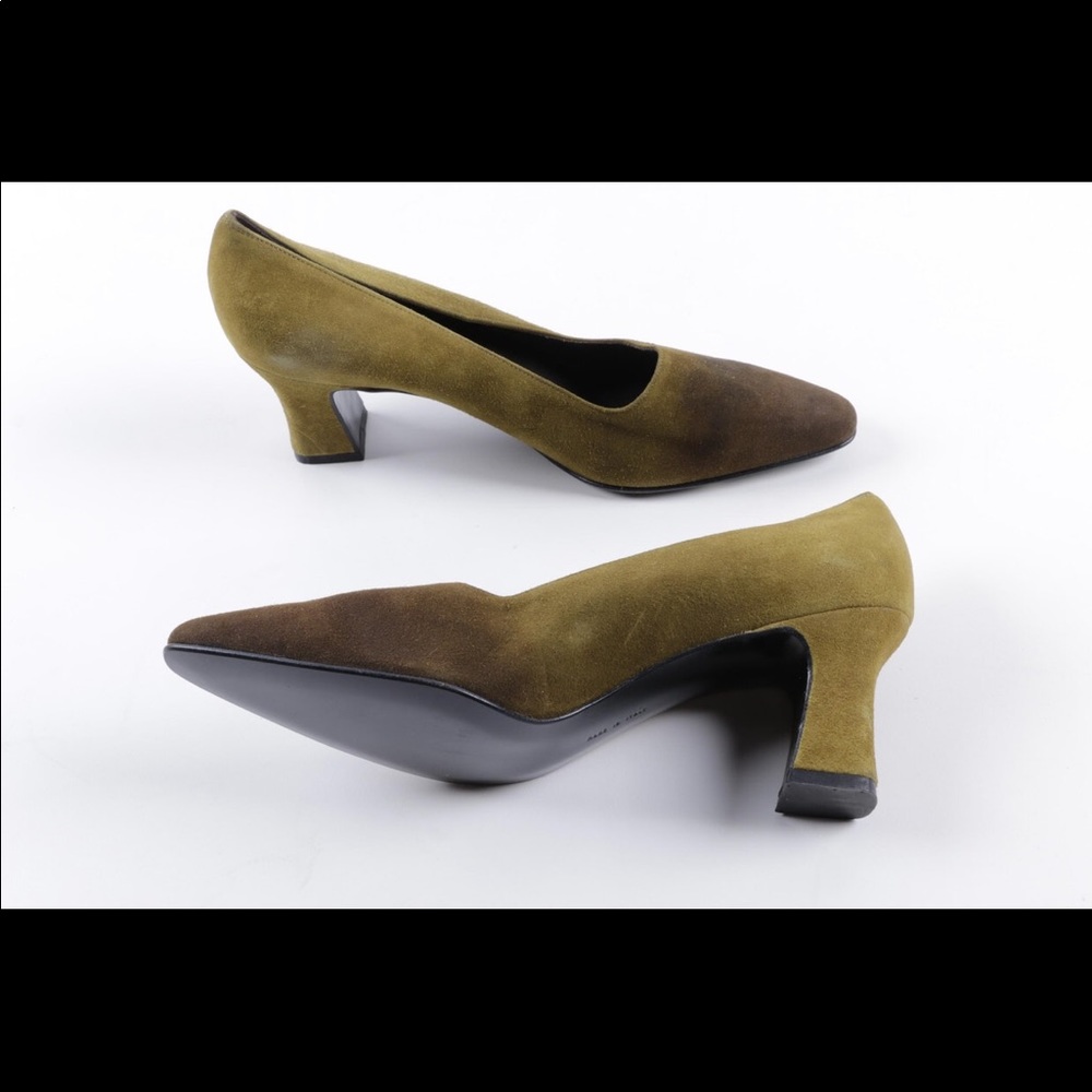 Salvadores Ferragamo suede oliver pumps.