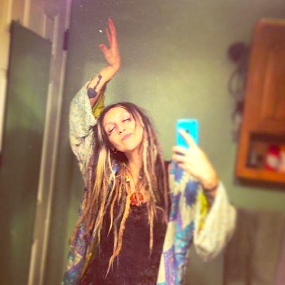 𝙷𝚘𝚠𝚍𝚢 𝚏𝚛𝚒𝚎𝚗𝚍𝚜♒️👁🌿🔮👻🎶🙏🏽🌲⚔️👽🌌 - Picture 2 of 16