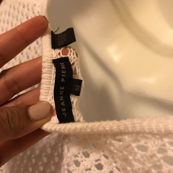 White blouse - Picture 2 of 3