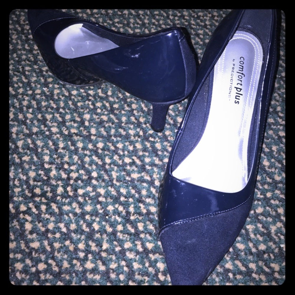 Navy Pumps