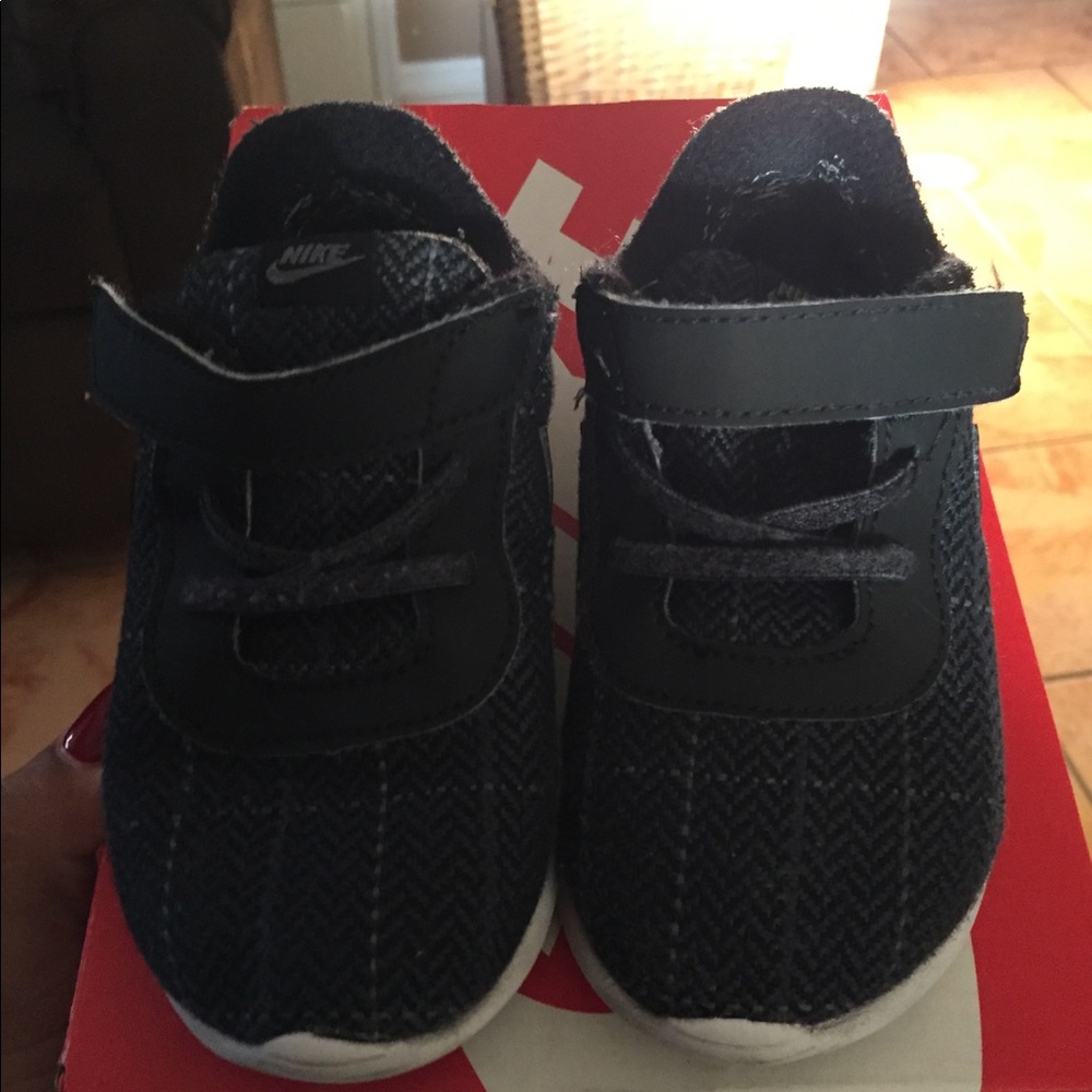 Boys Nike tanJun