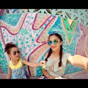 Meet your Posher, Ava