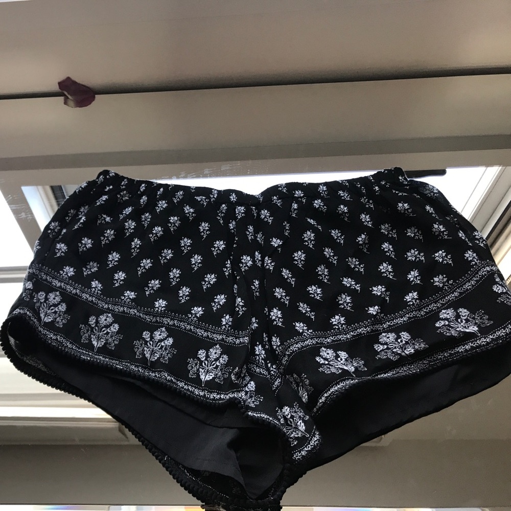 Zara Floral Printed Shorts in Size M