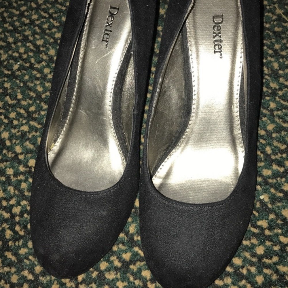 Black wedges