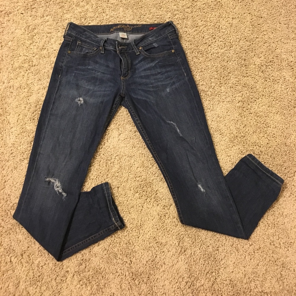 Distressed dark wash Arizona jeans!