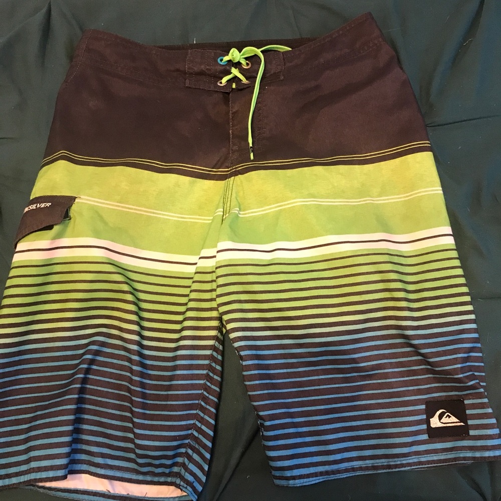 Boys quiksilver board shorts
