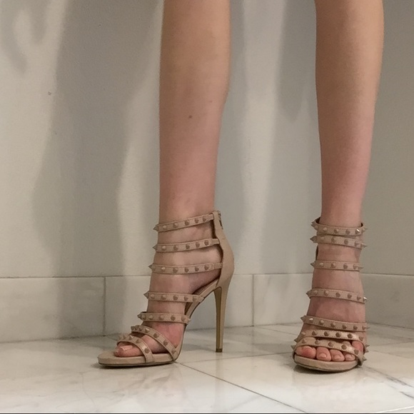 Steve Madden Shoes - Steve Madden nude pumps