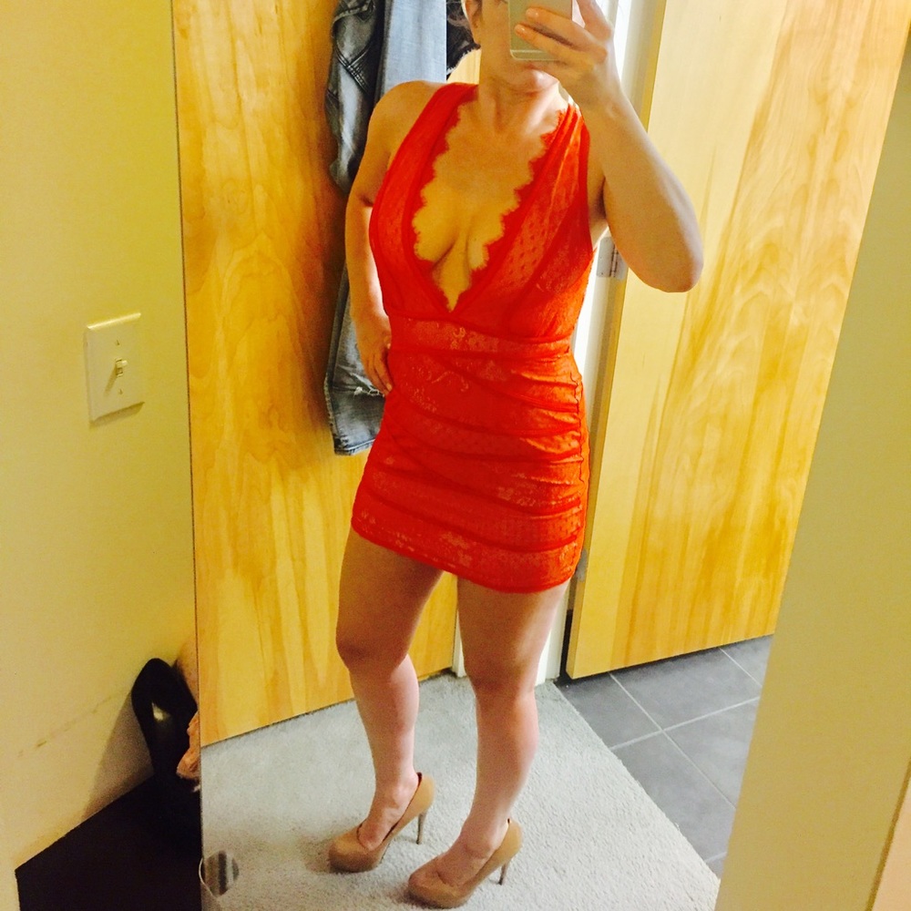 SALE Bebe wild fun orange lace dress S€XY CUT