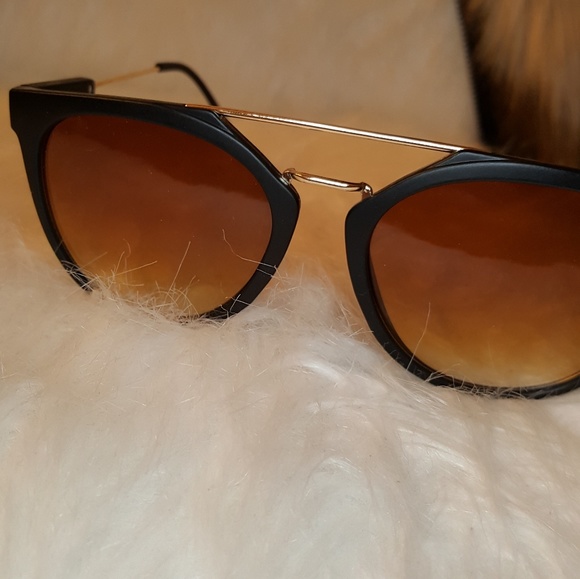 Black aviator look sunglasses - Picture 2 of 4
