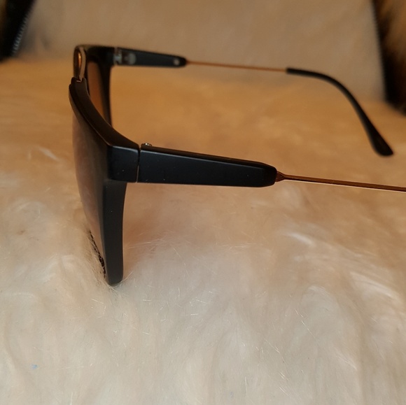 Black aviator look sunglasses - Picture 3 of 4