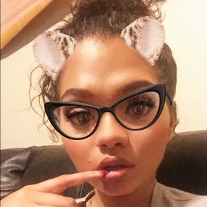 Meet your Posher, Desiree