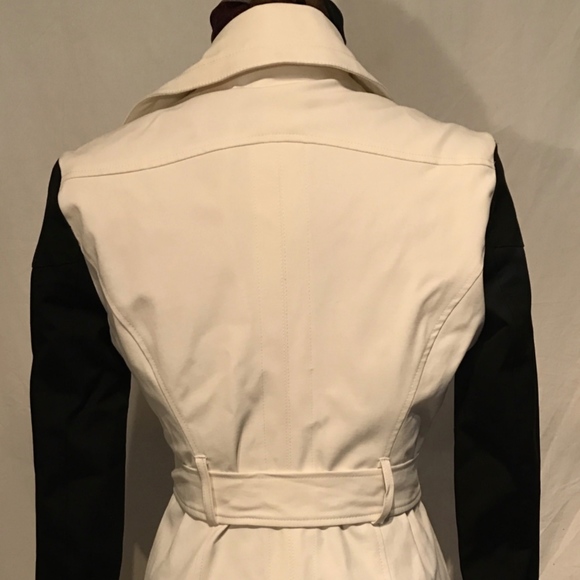 NY&Co Raincoat - Picture 3 of 4