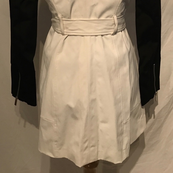 NY&Co Raincoat - Picture 4 of 4