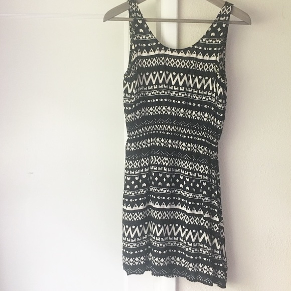 B&W Cut Out Back Dress - Picture 7 of 7