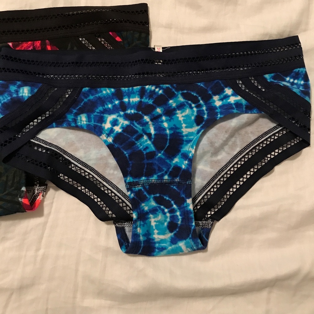 #BUNDLE Two tropical prints from PINK VS (TAGS)