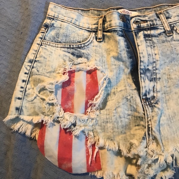 Shorts - Picture 2 of 4