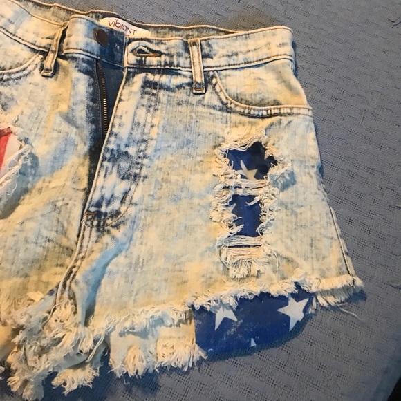 Shorts - Picture 3 of 4