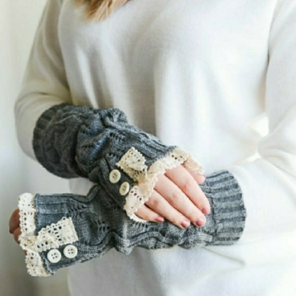 🌟HOST PICK - Arm Warmers w/ Lace & Buttons - Picture 2 of 8