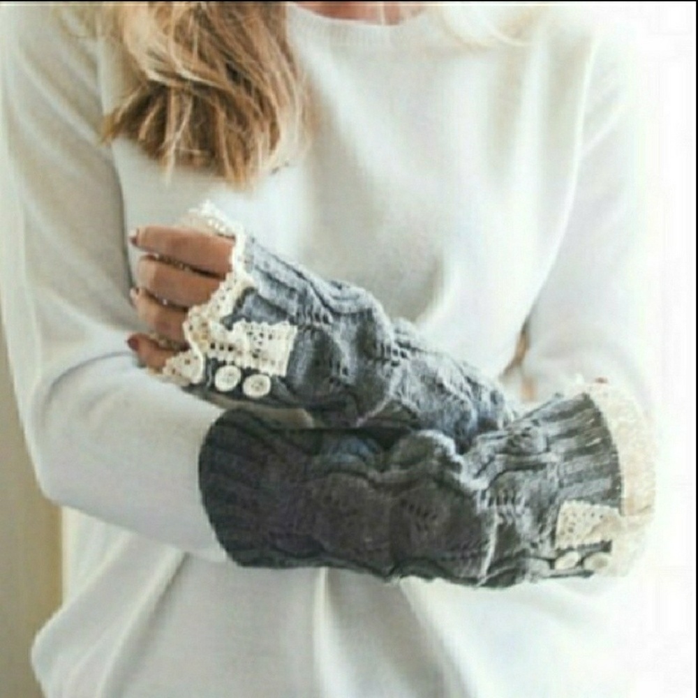 🌟HOST PICK - Arm Warmers w/ Lace & Buttons - Picture 5 of 8