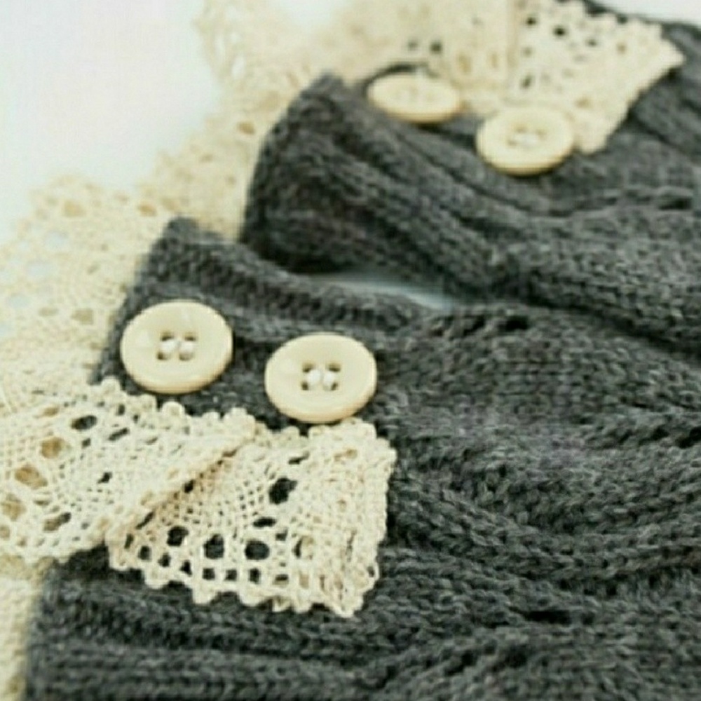 🌟HOST PICK - Arm Warmers w/ Lace & Buttons - Picture 7 of 8