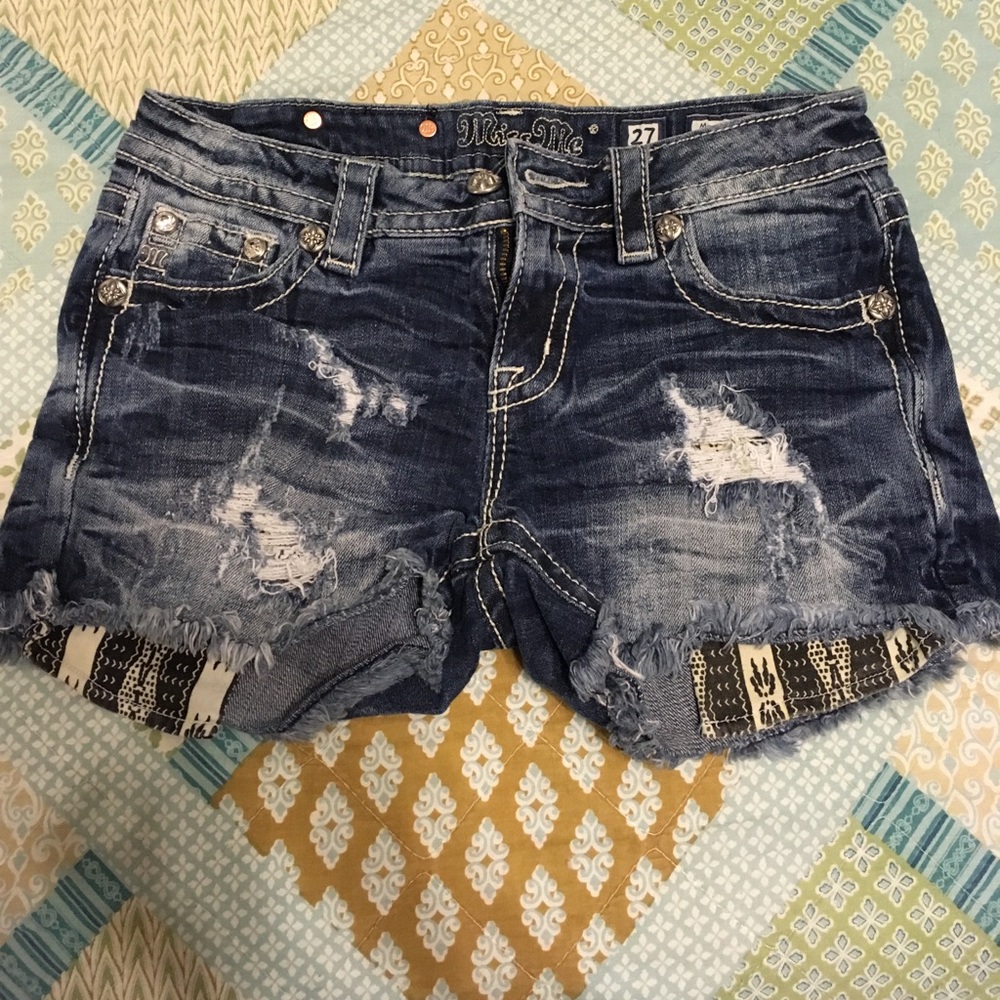 Miss Me Easy shorts size 27