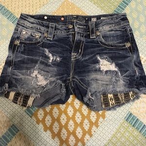 Miss Me Easy shorts size 27