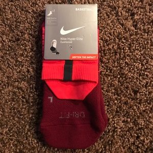 Nike Hyper Elite Cushioned  Sz 8-12 socks