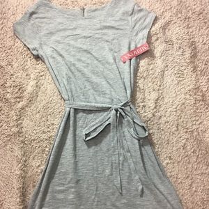 (merona) (NWT) grey dress. Small