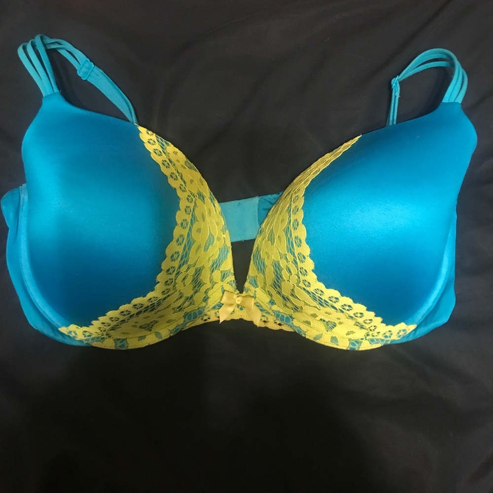 Victoria Secret Bra size 38DD push up