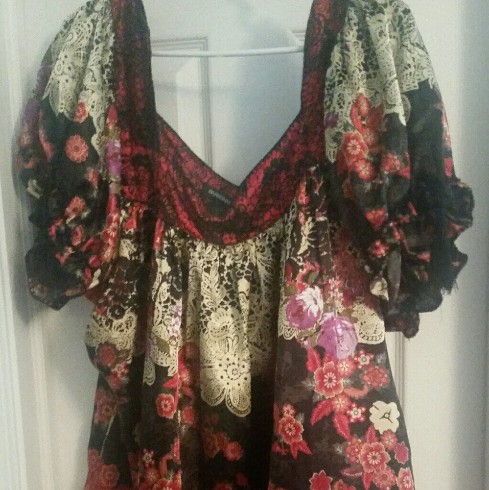 Beautiful Avenue Top Size 30/32
