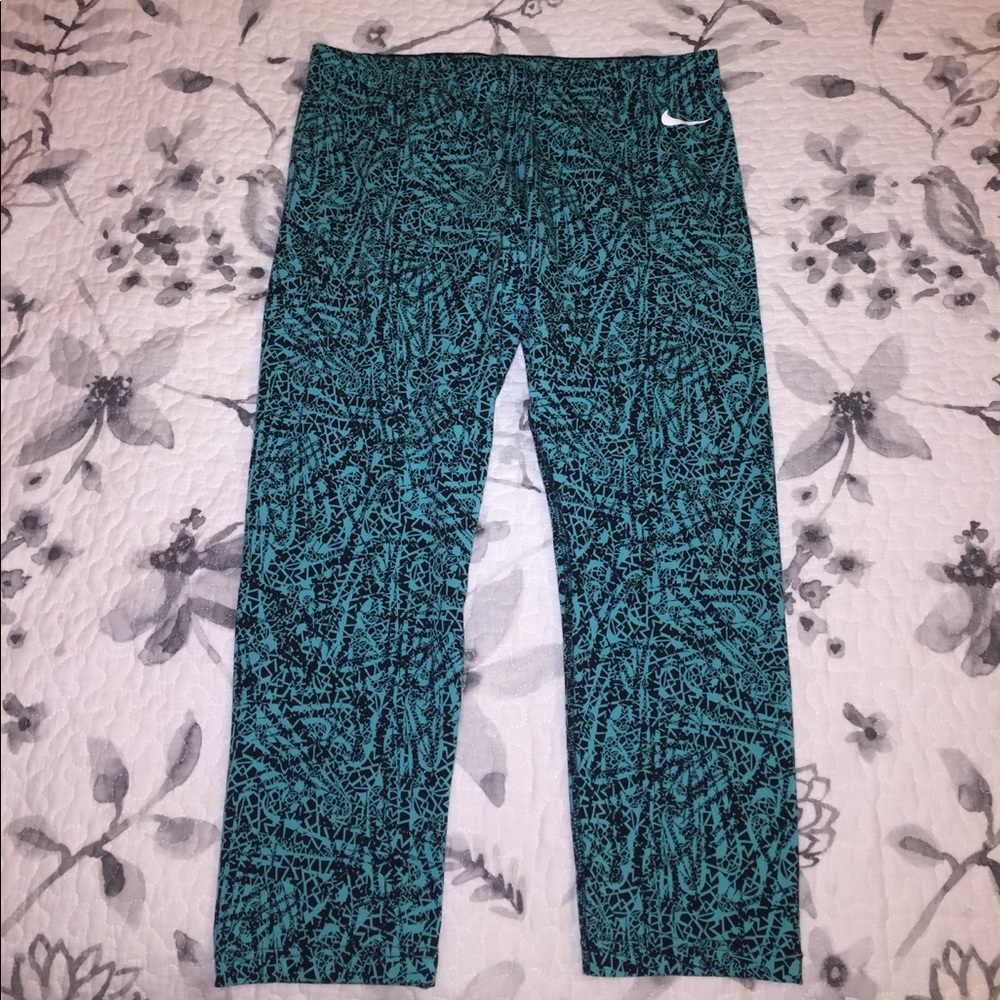 Nike workout crop pant