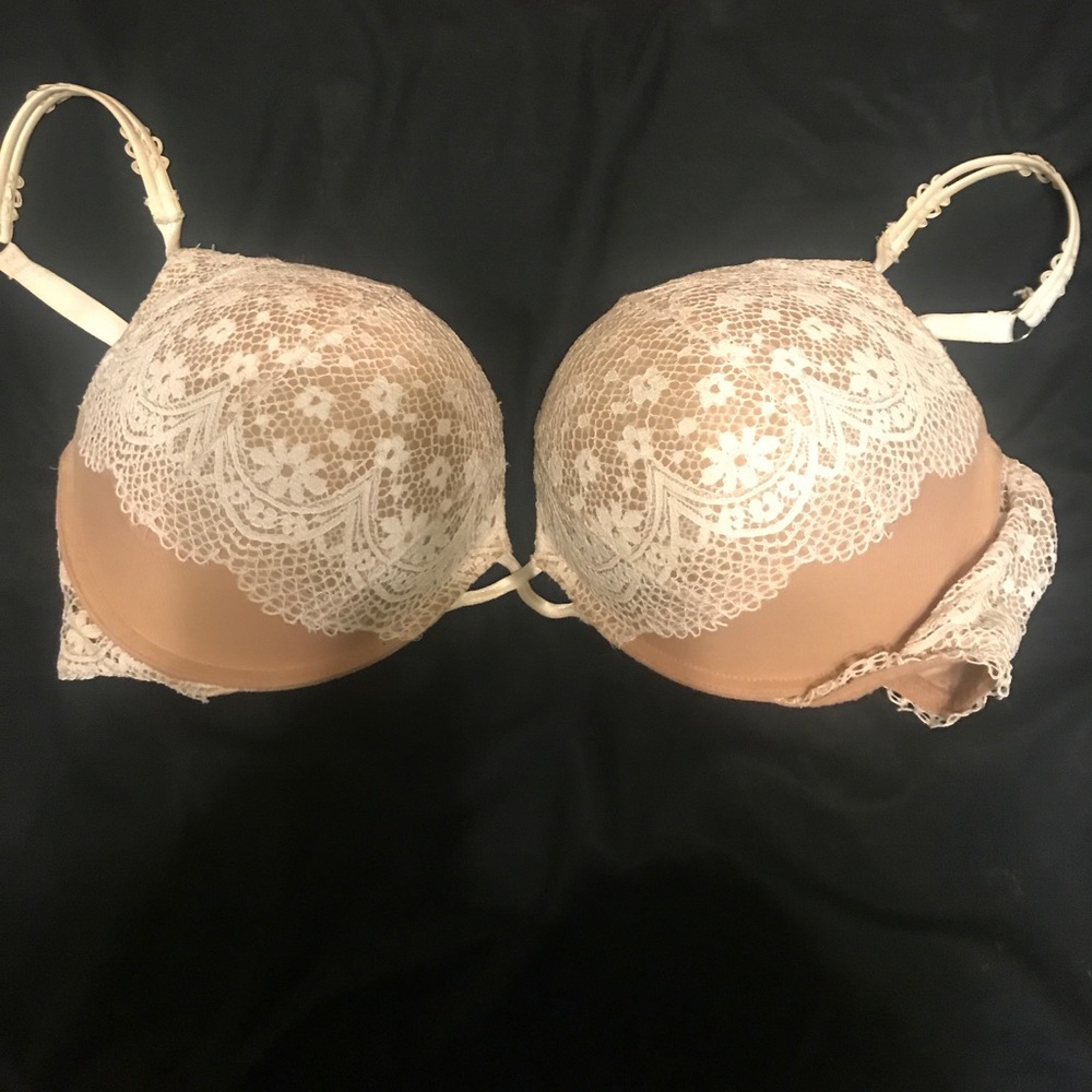 Victoria Secret Bombshell Plunge bra size 38 DD