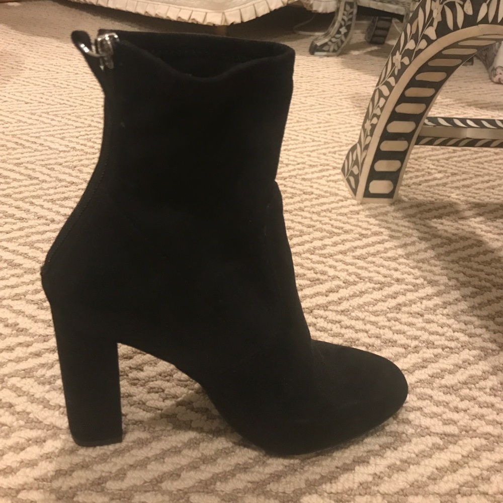 Steve Madden "Brisk" Suede Black Booties